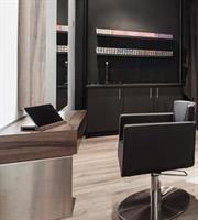 Ντίσελντορφ: Ενα ελληνικό κομμωτήριο έτοιμο για τον κορωνοϊό